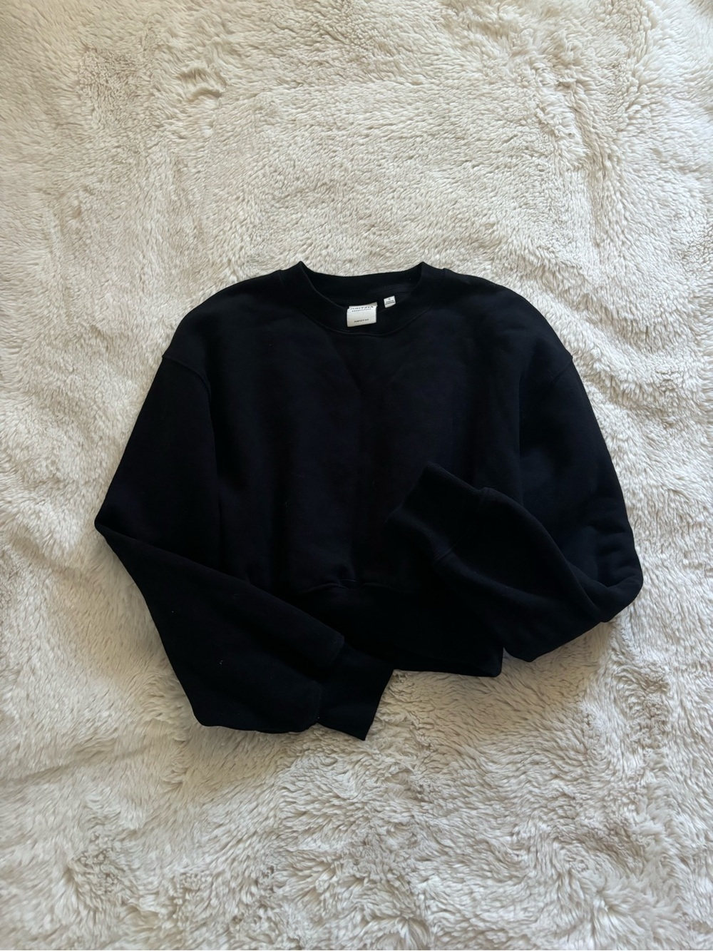 Aritzia Sweatfleece Cropped Crewneck Sweatshirt in Black